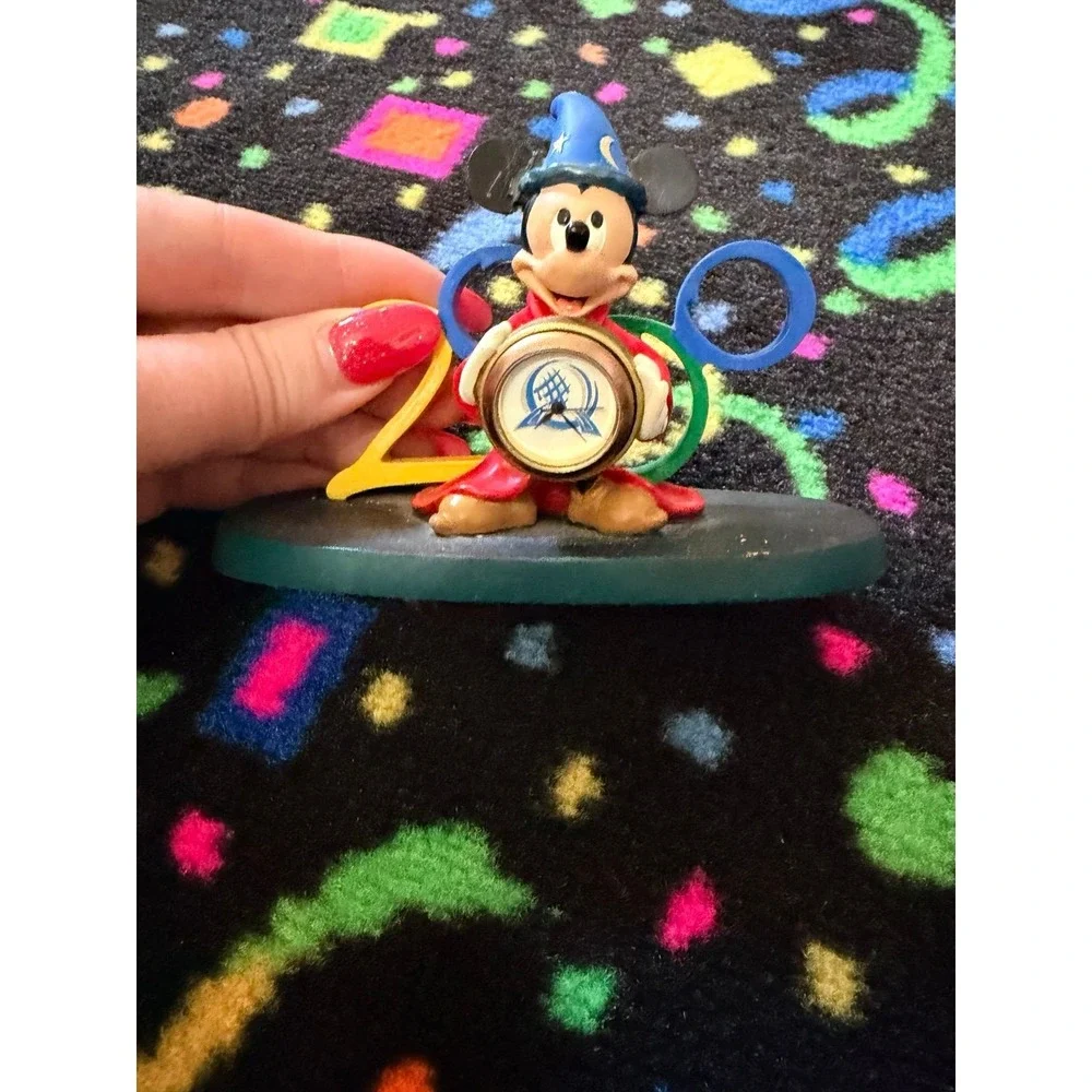 1999 2000‎ cast celebration Disney world clock